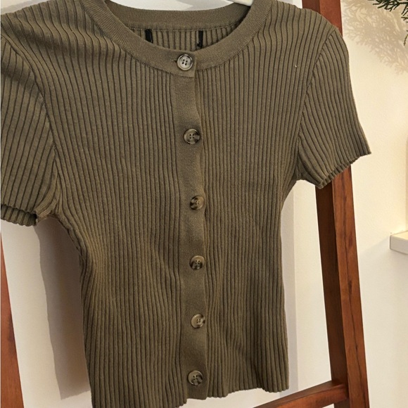 Olive Ribbed Button-Up Women's Top - Picture 3 of 3